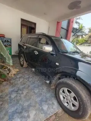 Mitsubishi Mitsubishi 2011 SUV (Used)