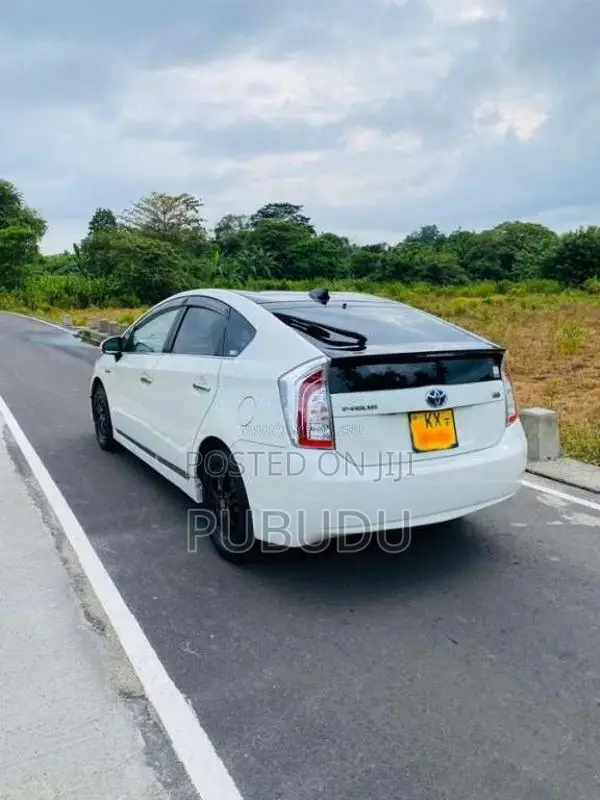 Toyota Prius S Grade 2011 Car (Used)
