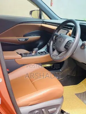 Lexus LBX 2025 SUV (Used)