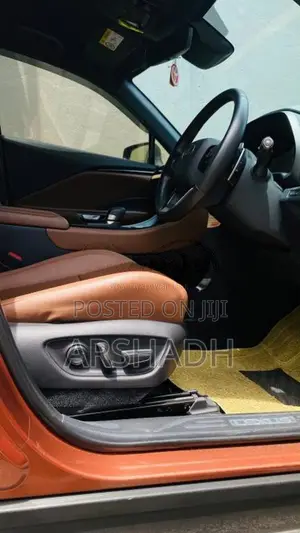 Lexus LBX 2025 SUV (Used)