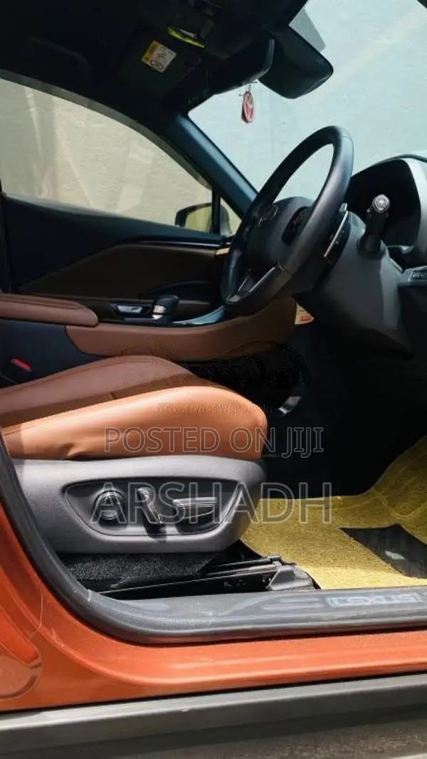 Lexus LBX 2025 SUV (Used)