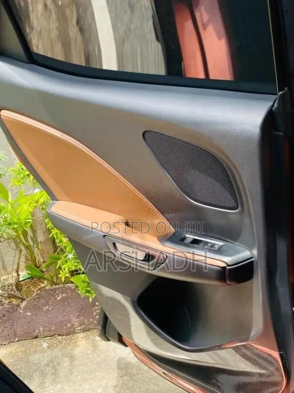 Lexus LBX 2025 SUV (Used)