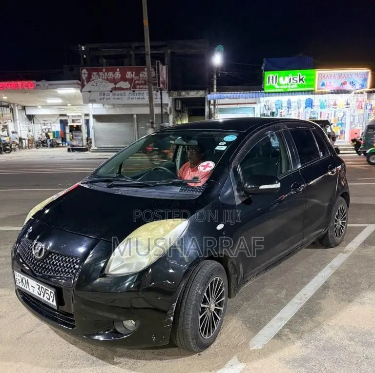Toyota Vitz 2007 Car (Used)