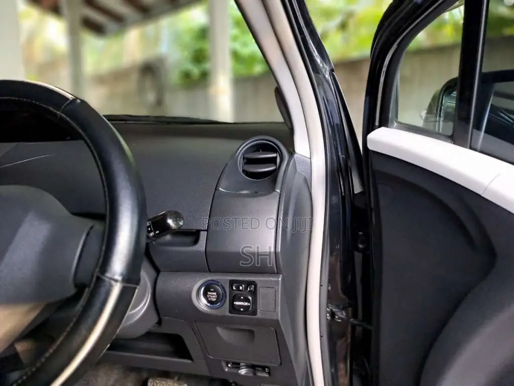 Toyota Vitz SCP90 2009 Car (Used)
