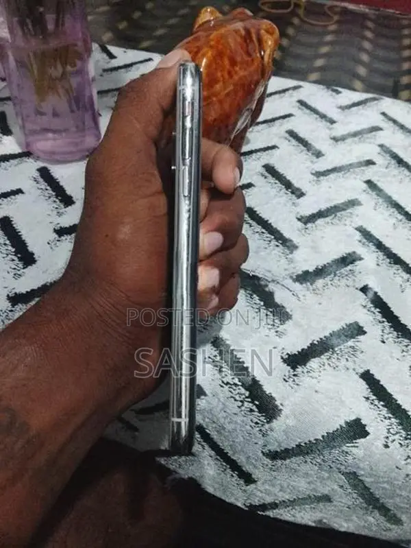 Apple iPhone XS (Used)