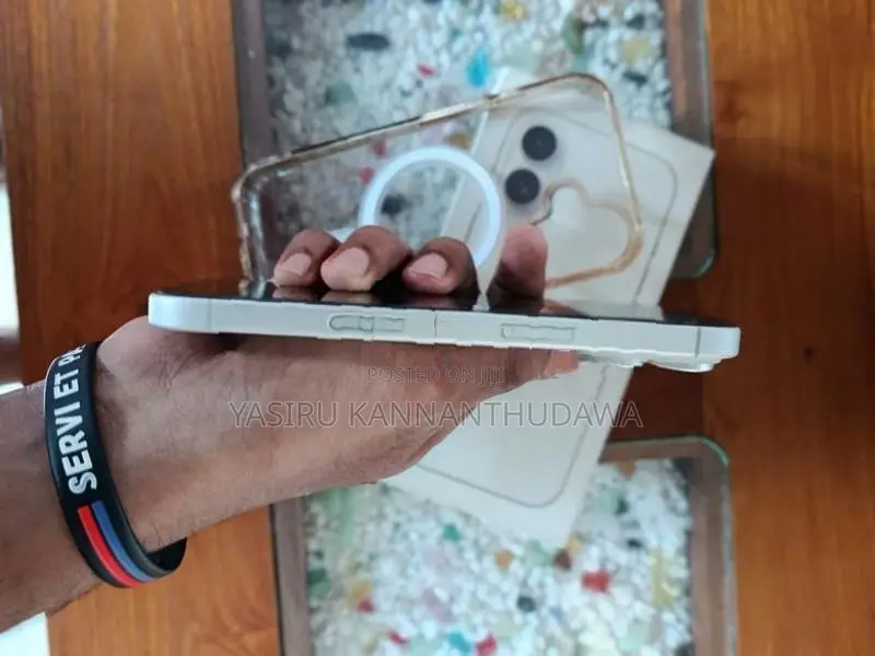 Apple iPhone 16 (Used)