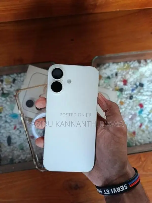 Apple iPhone 16 (Used)