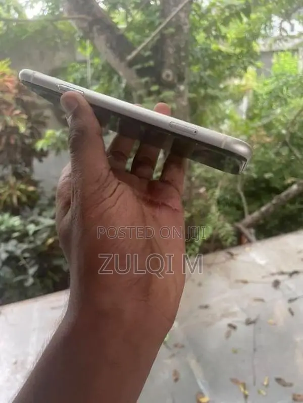 Apple iPhone 11 (Used)