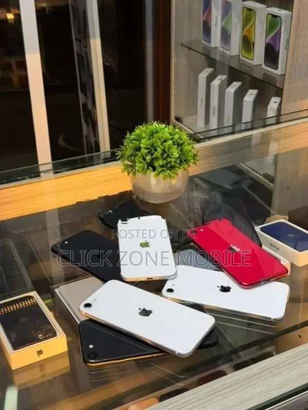 Apple iPhone SE 2 128GB (Used)