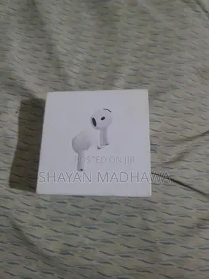 Apple AirPods 4 ANC