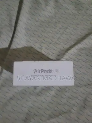 Apple AirPods 4 ANC