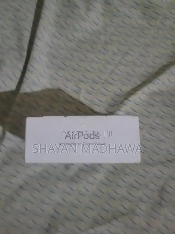 Apple AirPods 4 ANC
