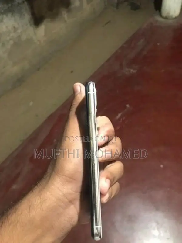 Apple iPhone X (Used)