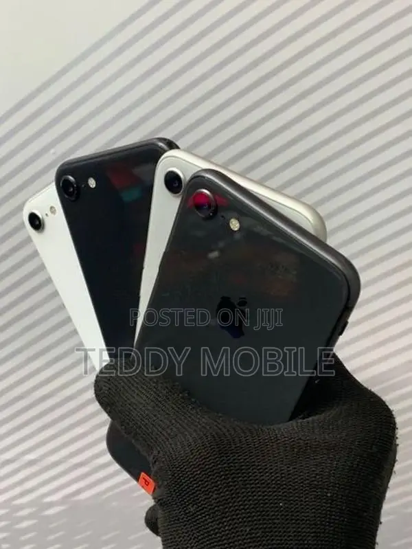 Apple iPhone SE 2 (Used)