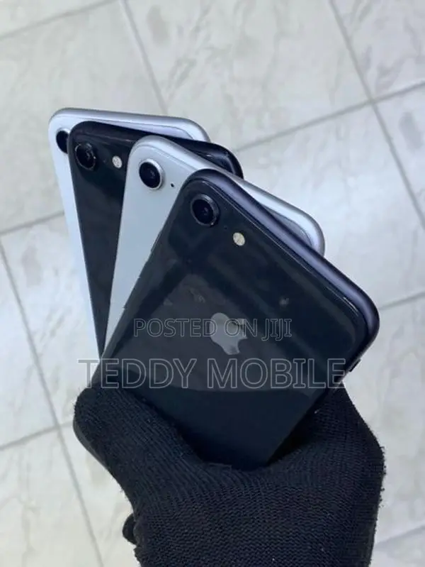 Apple iPhone SE 2 (Used)