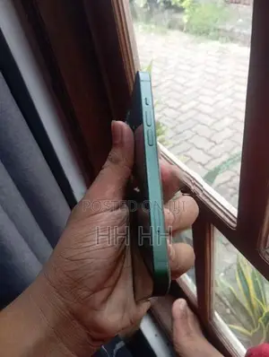 Apple iPhone 13 (Used)
