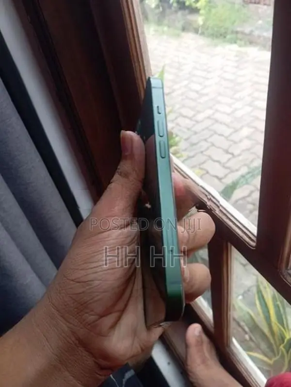 Apple iPhone 13 (Used)