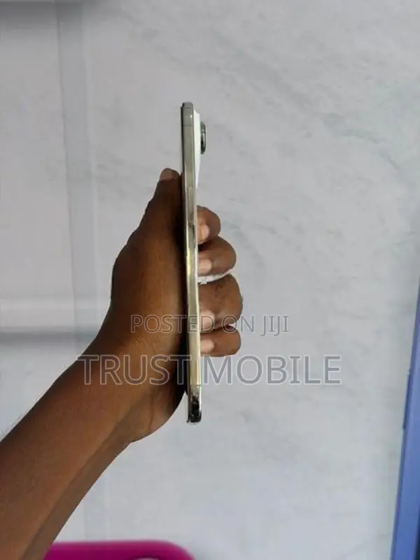Apple iPhone Air 256GB (Used)