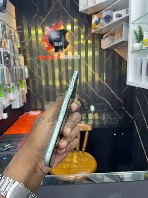 Apple iPhone 11 GB (Used)