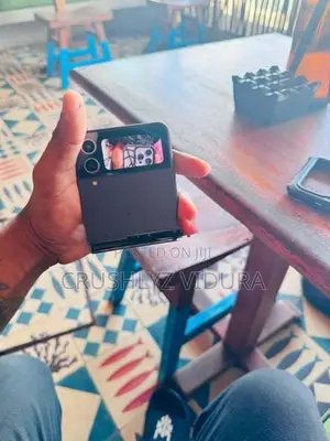 Samsung Z Flip 4 (Used)