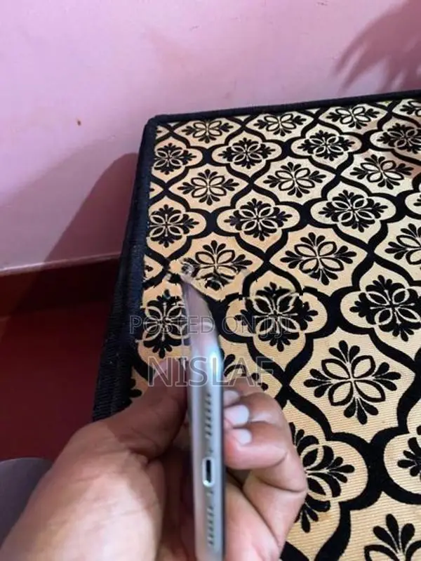 Apple iPhone 11 (Used)