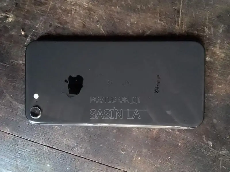 Apple iPhone 8 (Used)