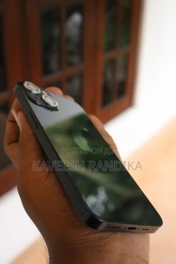 Apple iPhone 13 (Used)