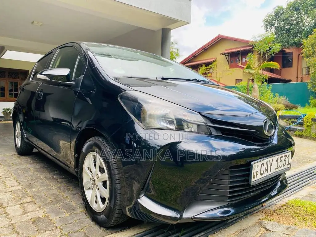Toyota Vitz 2015 Car (Used)