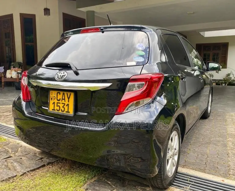 Toyota Vitz 2015 Car (Used)