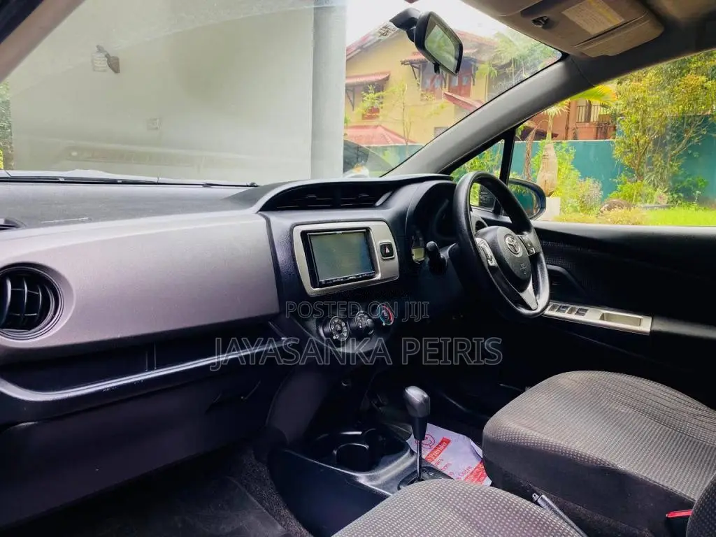 Toyota Vitz 2015 Car (Used)