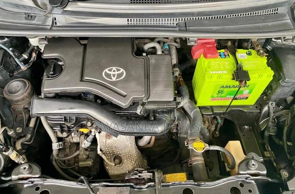 Toyota Vitz 2015 Car (Used)