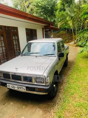 Nissan Cab 1980 Crew Cab (Used)