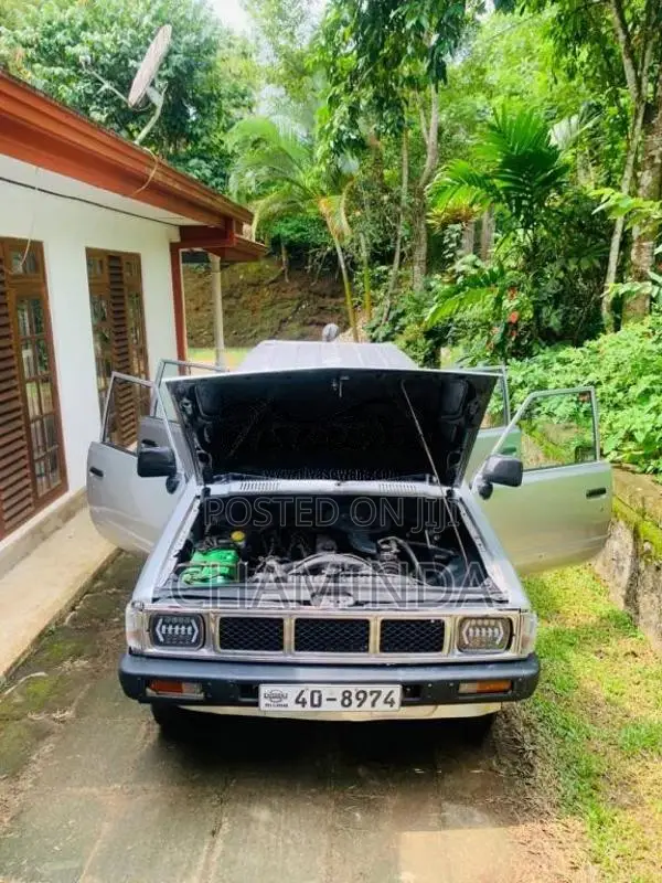 Nissan Cab 1980 Crew Cab (Used)
