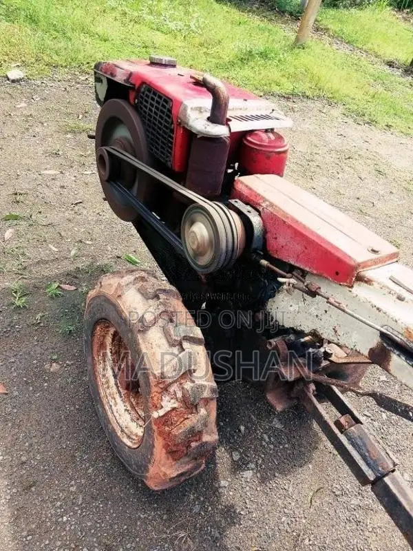 Kubota K700 1996 Tractor (Used)