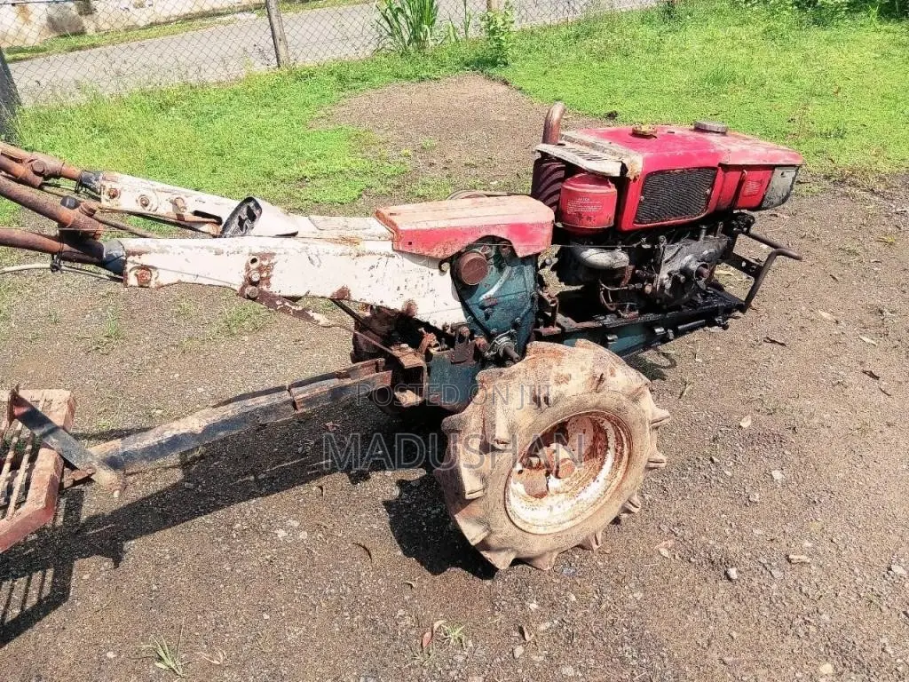 Kubota K700 1996 Tractor (Used)