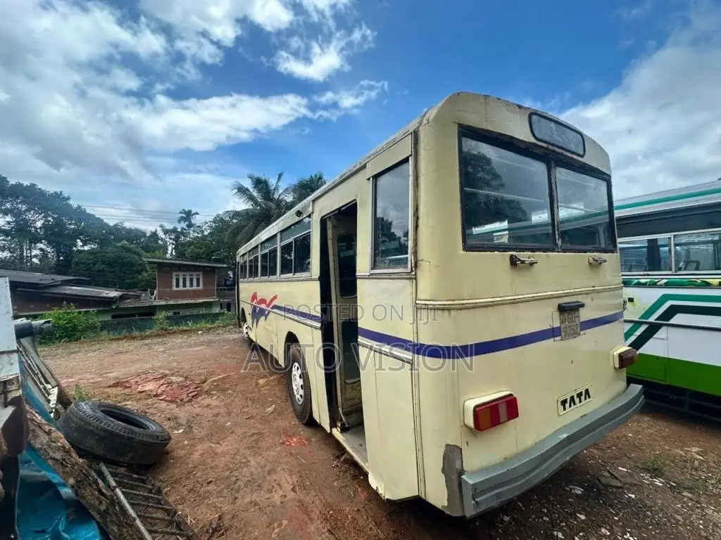 Ashok-Leyland 1313 2002 Bus (Used)