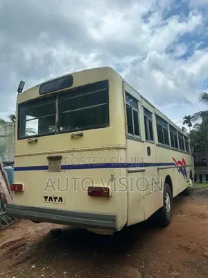 Ashok-Leyland 1313 2002 Bus (Used)