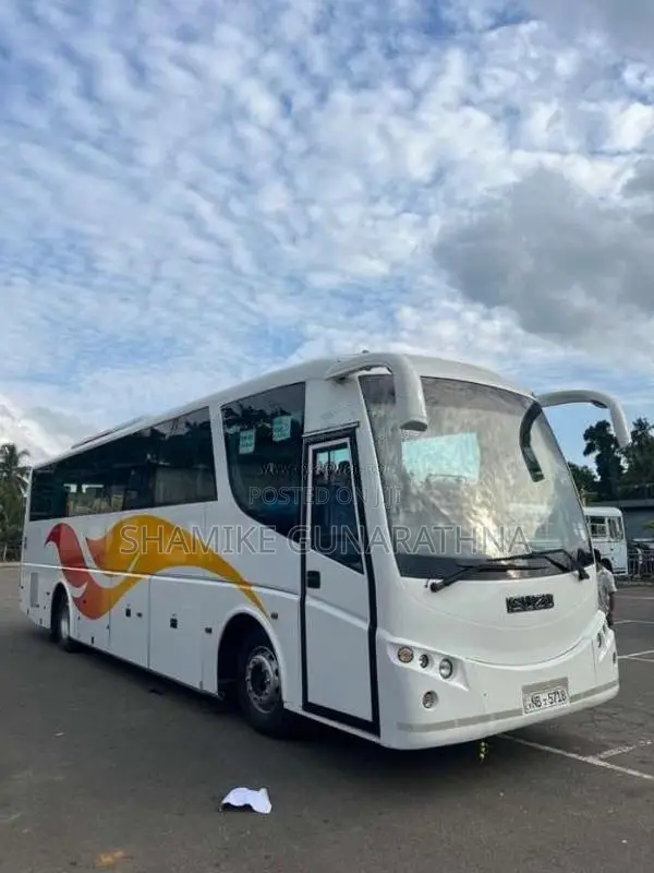 Isuzu Isuzu 2014 Bus (Used)