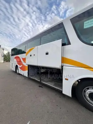 Isuzu Isuzu 2014 Bus (Used)