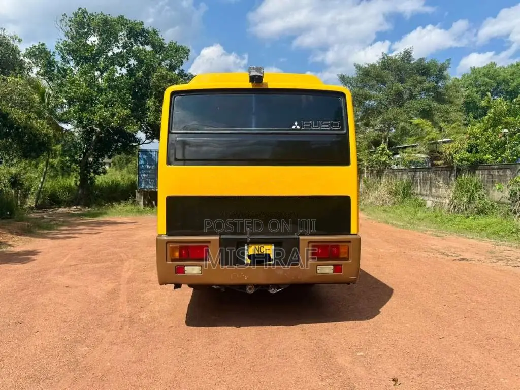 Mitsubishi Fuso 1990 Bus (Used)