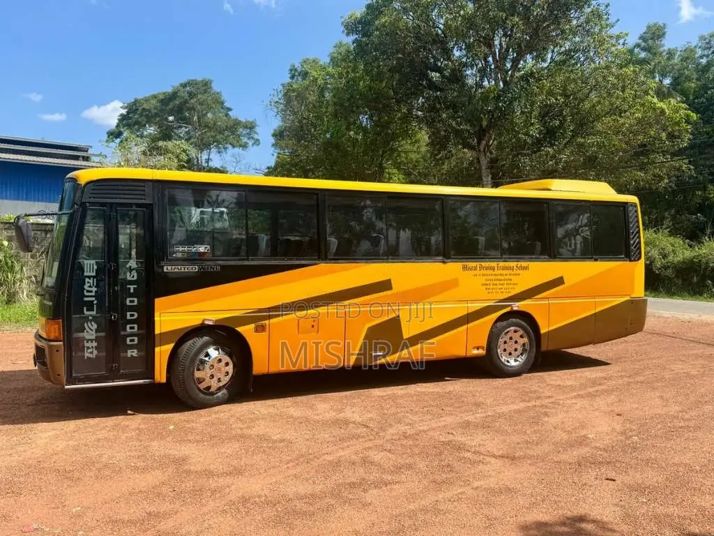 Mitsubishi Fuso 1990 Bus (Used)