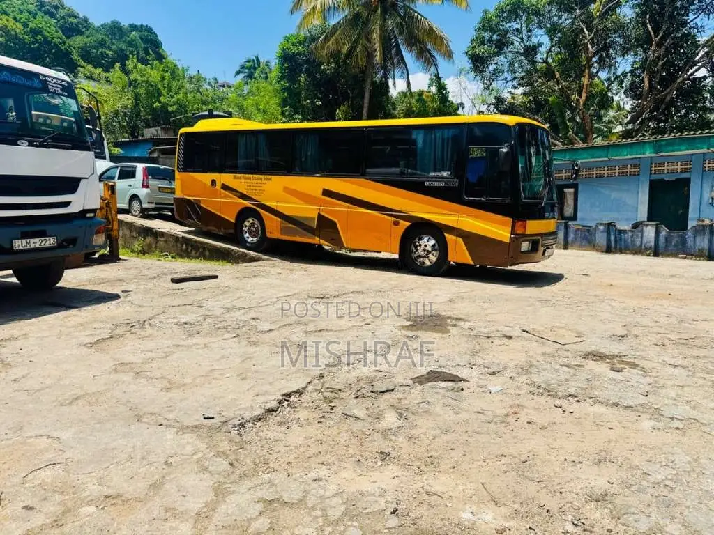 Mitsubishi Fuso 1990 Bus (Used)