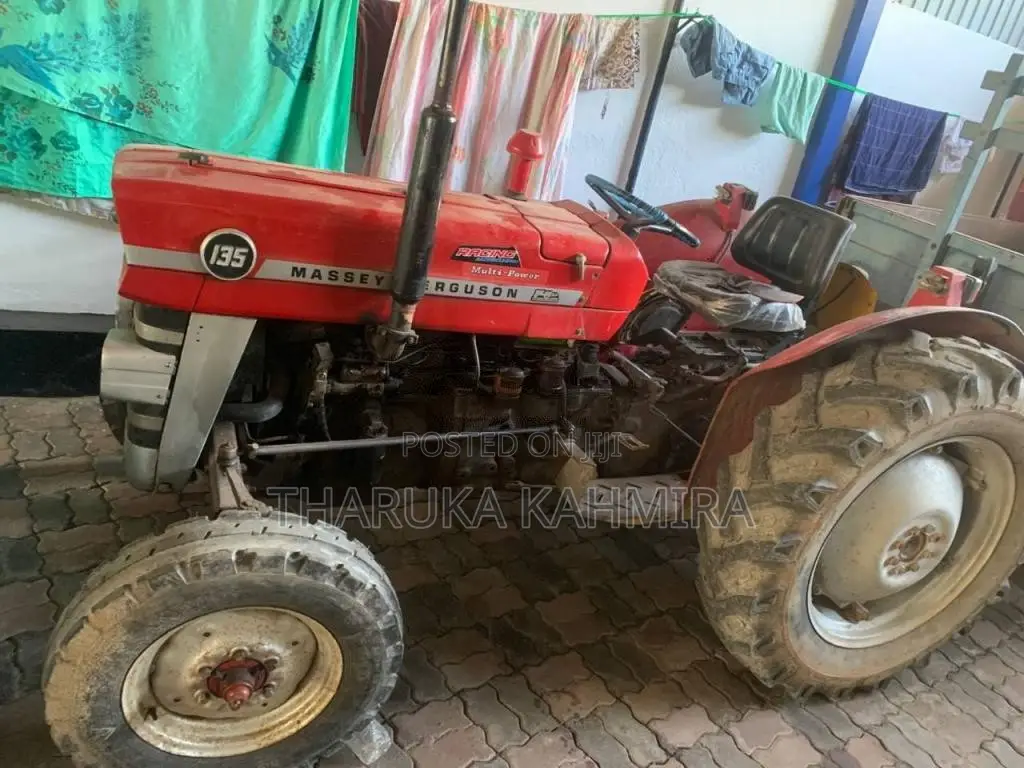 Massey-Ferguson Massey-Ferguson 1986 Tractor (Used)