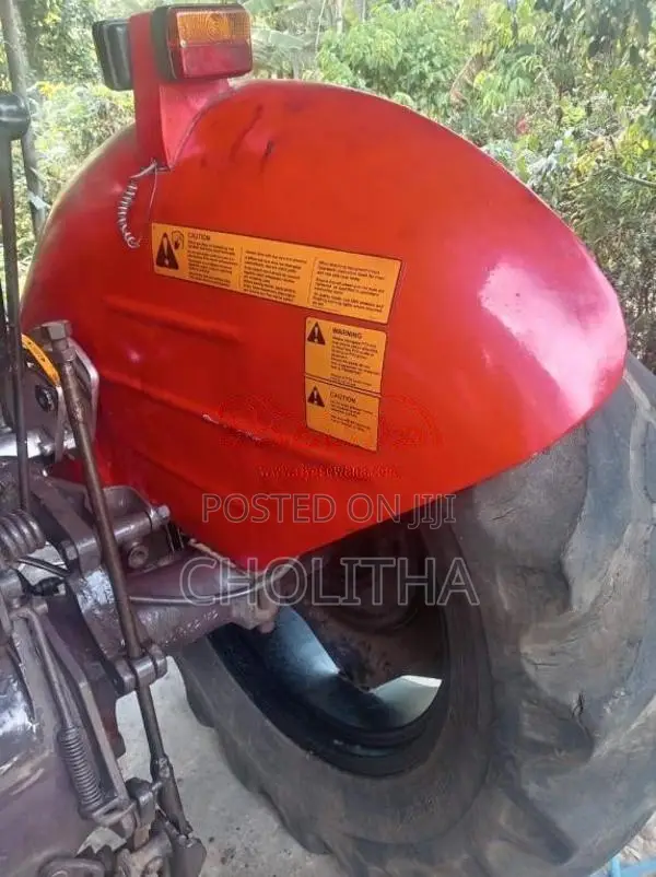 Massey-Ferguson 240 1985 Tractor (Used)
