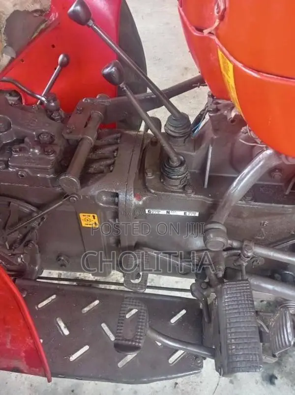 Massey-Ferguson 240 1985 Tractor (Used)
