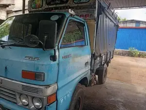 Isuzu ELF 1983 Lorry (Used)