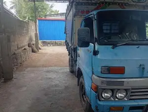 Isuzu ELF 1983 Lorry (Used)