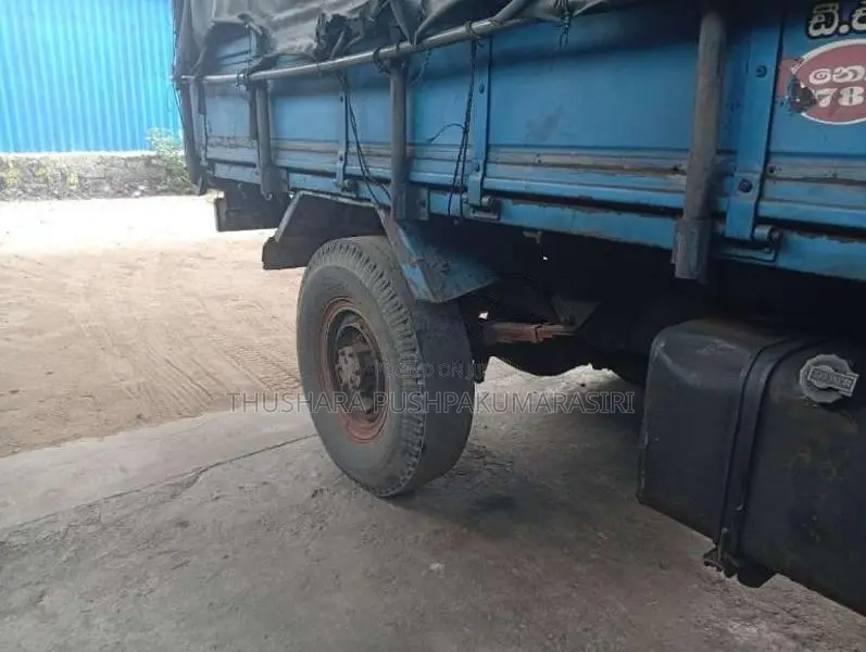 Isuzu ELF 1983 Lorry (Used)