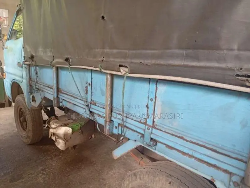Isuzu ELF 1983 Lorry (Used)
