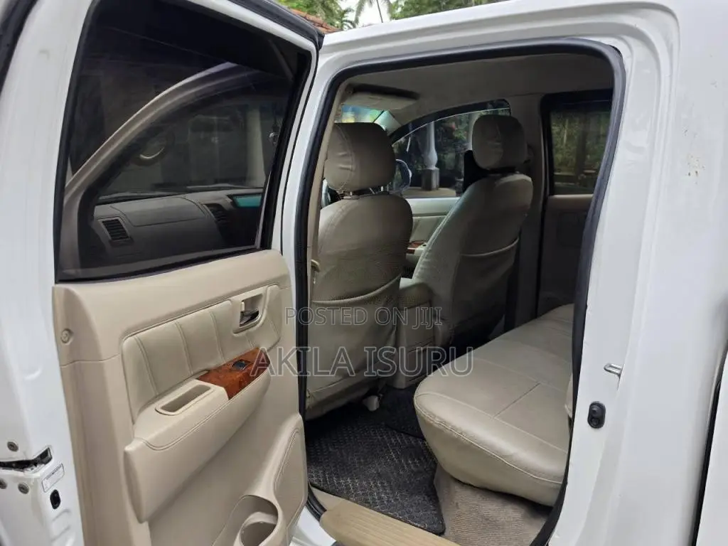 Toyota Hilux Vigo 2006 Pickup (Used)
